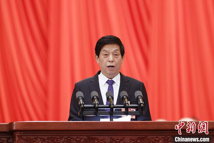 栗戰(zhàn)書作全國(guó)人民代表大會(huì)常務(wù)委員會(huì)工作報(bào)告