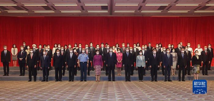 習(xí)近平會見香港特別行政區(qū)行政、立法、司法機關(guān)負(fù)責(zé)人