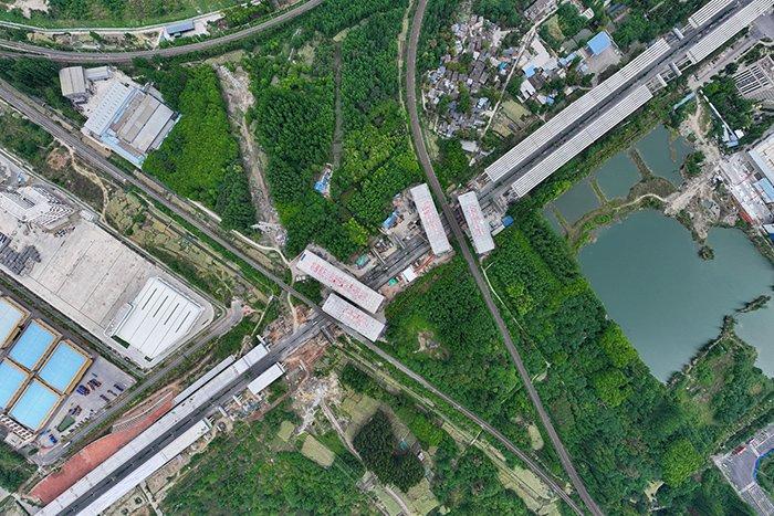 總重7.6萬噸！4座高速公路橋梁同步完成轉(zhuǎn)體