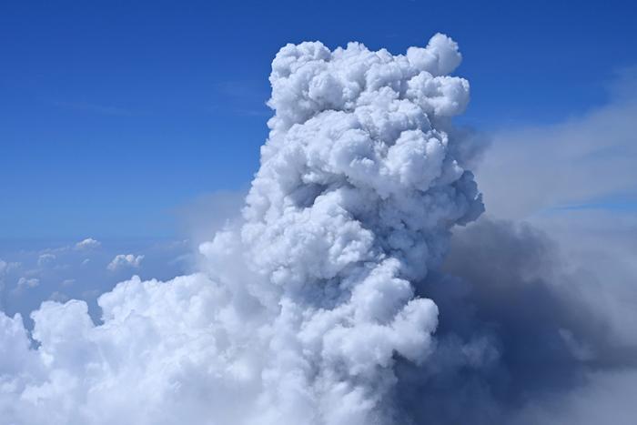 日本新燃岳火山噴發(fā) 火山灰柱高達5000米