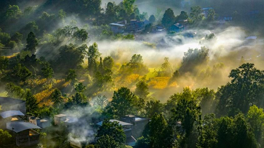 重慶酉陽(yáng)日出鄉(xiāng)村縹緲如畫