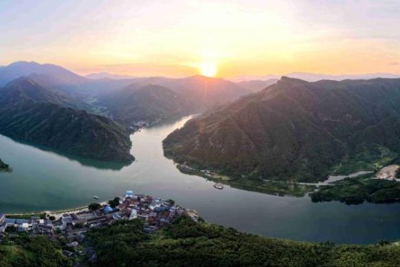 廣西三江：霞映三江口 風(fēng)光如畫