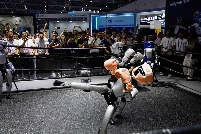 機(jī)器人“格斗”人氣高