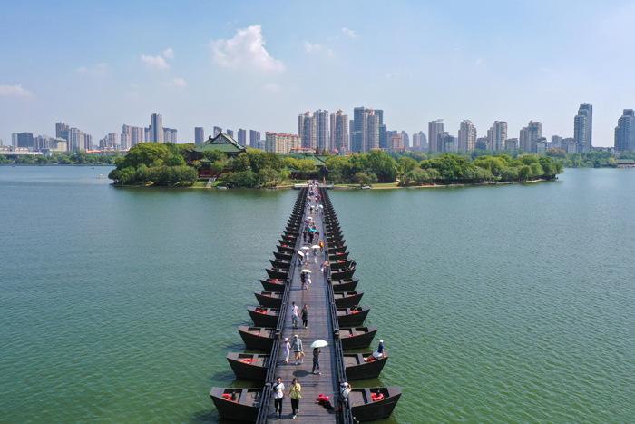 豫章書(shū)院煥新迎客 假期游客絡(luò)繹不絕