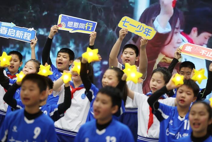 校園模式開啟 多地中小學(xué)生迎來(lái)新學(xué)期