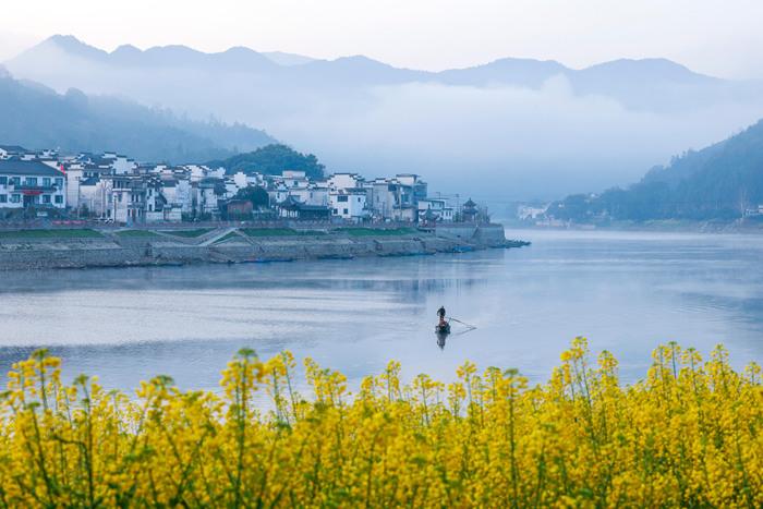 安徽歙縣：春潮蕩漾新安江畔