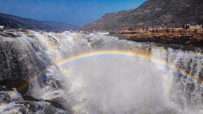 陜西黃河壺口瀑布迎來(lái)“桃花汛”