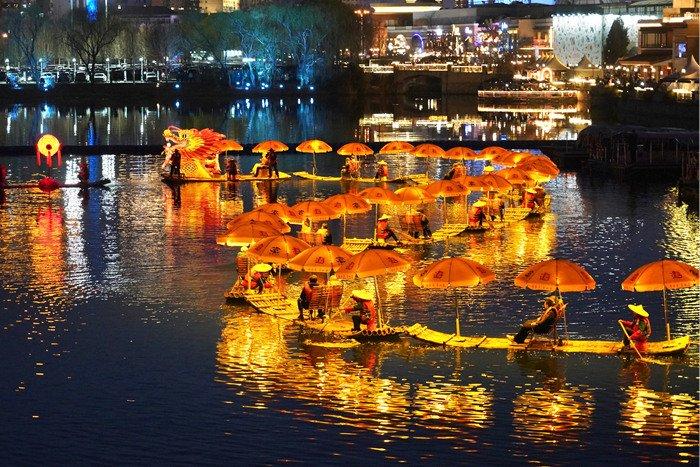 陽(yáng)朔非遺金龍夜游北京亮馬河