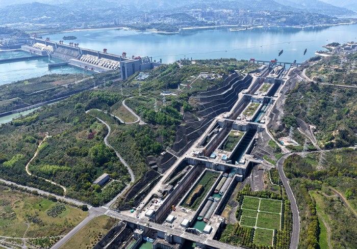 三峽船閘累計貨運(yùn)量突破23億噸