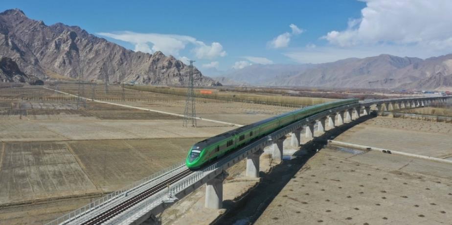 中國速度，讓奇跡不斷發(fā)生<p>有一種速度叫中國速度，有一種效率是中國效率。這十年，中國速度一次次驚艷世界。<p>