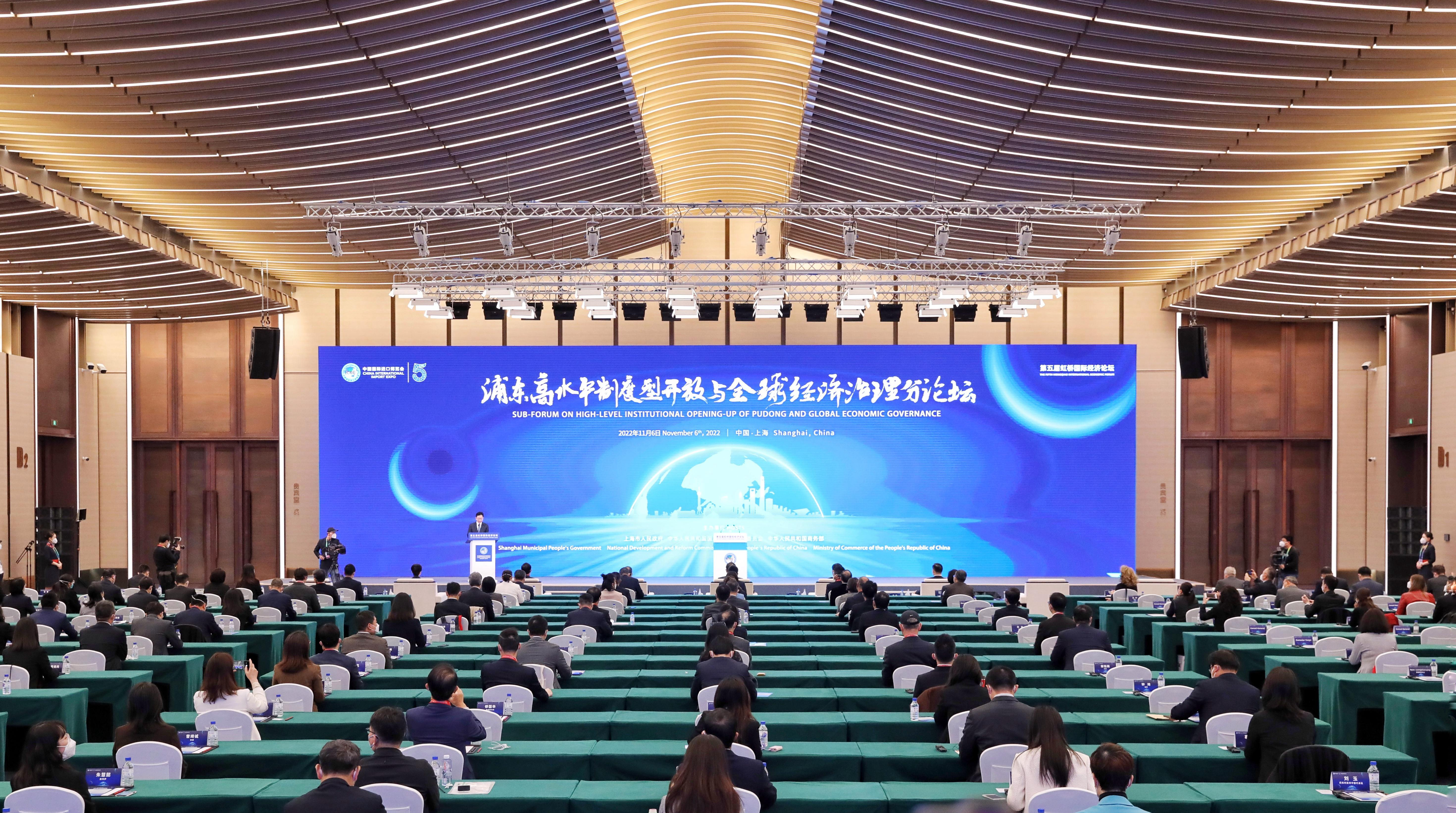 <h2>全球市場(chǎng)主體“解碼”浦東引力</h2><p>作為中國(guó)改革開(kāi)放的一面旗幟，浦東始終挺立在對(duì)外開(kāi)放的最前沿。對(duì)于全球的市場(chǎng)主體而言，浦東有著非同一般的引力。</p>