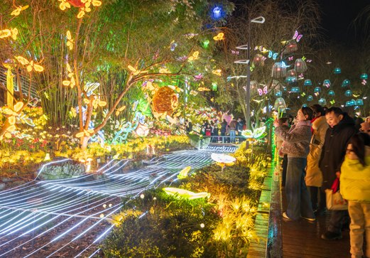 貴州貴陽：市民逛燈會度元宵佳節(jié)