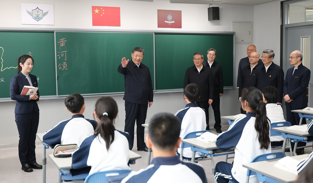 習(xí)近平在河北雄安新區(qū)考察并主持召開(kāi)深入推進(jìn)雄安新區(qū)高質(zhì)量建設(shè)和發(fā)展座談會(huì)