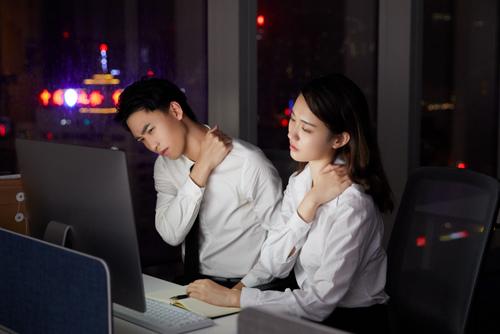 久坐傷身！中醫(yī)教你三組動(dòng)作緩解肩頸疲勞