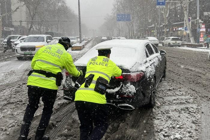 積雪深度超15厘米！濟南發(fā)布暴雪紅色預(yù)警
