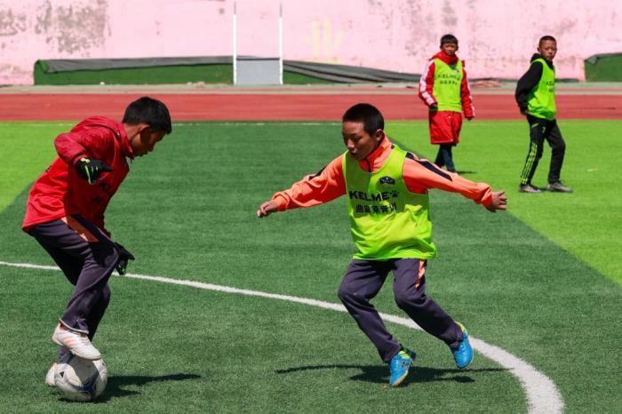 黃河源頭足球青訓(xùn)基地：缺氧不缺熱愛(ài)