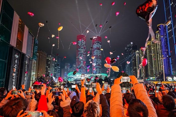 看煙花賞燈光秀 全國各地多彩活動迎新年