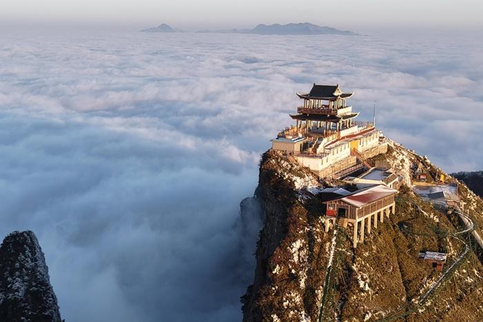 四川萬源八臺(tái)山云海、日出、佛光、雪景同框