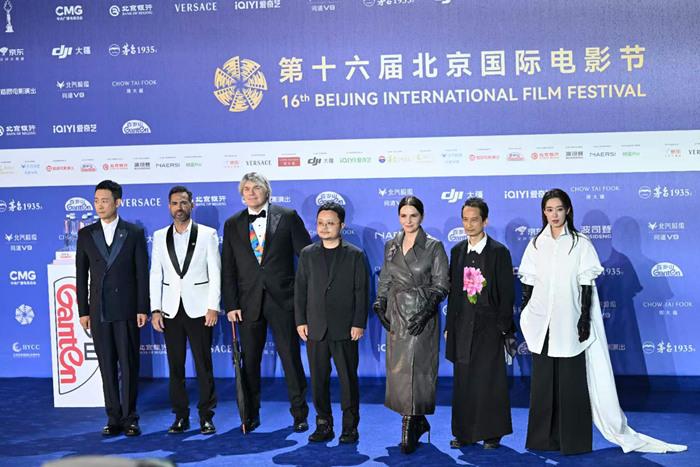 第十六屆北京國際電影節(jié)開幕入場儀式舉行